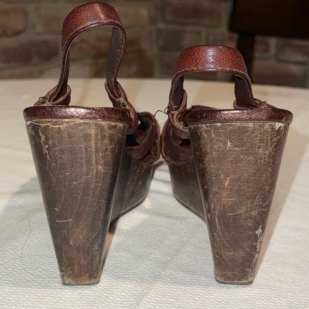 Miu miu wood wood and leather made in Italy They are a size 40